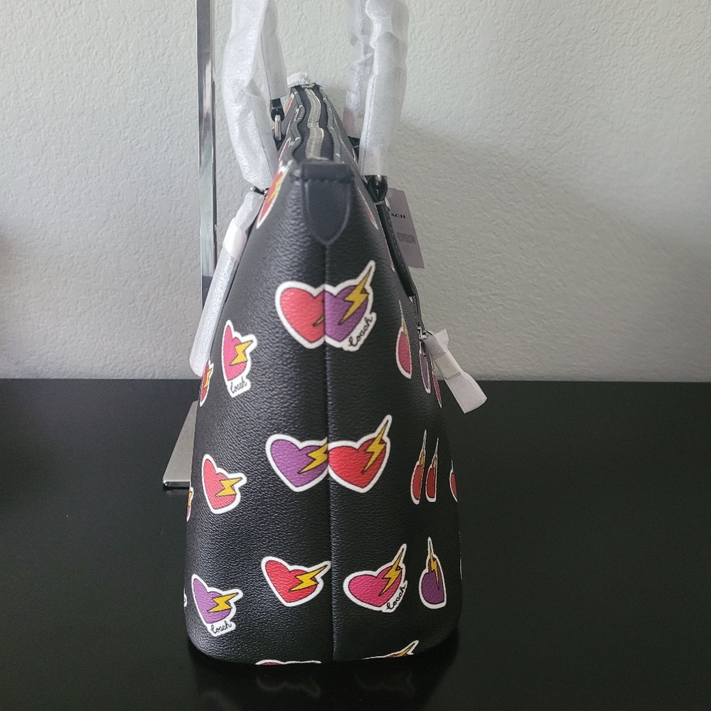 COACH GALLERY TOTE BAG, HEART BOLT PRINTNEW WITH TAGS - Picture 6 of 13